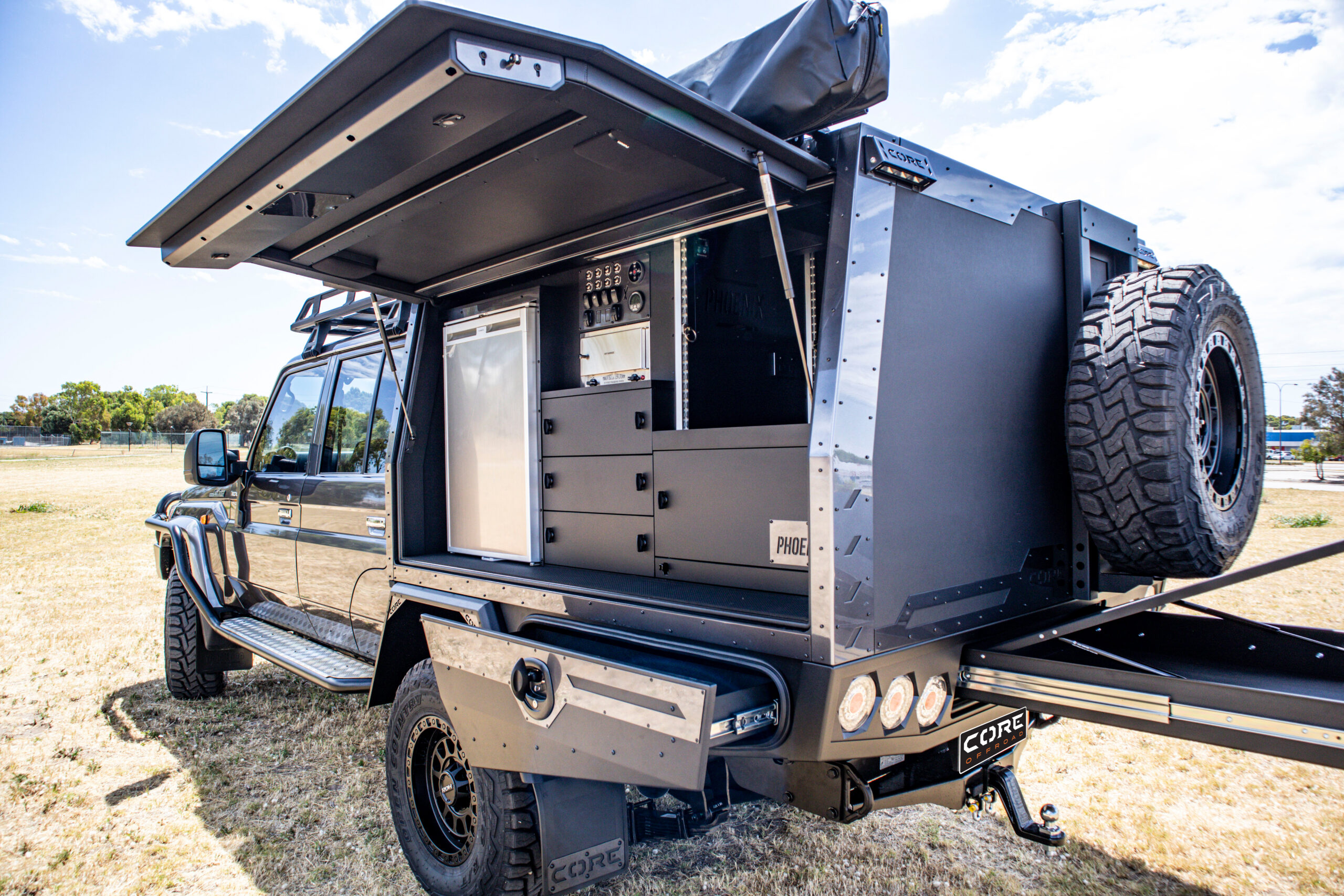 You are currently viewing 79 Series Dual Cab – GTX Canopy