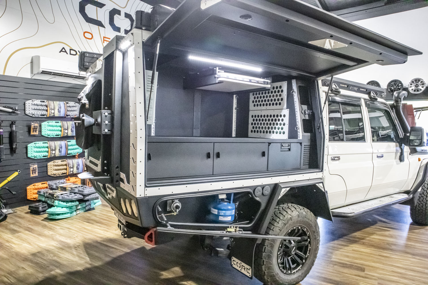 You are currently viewing 79 Series Dual Cab – GTX Canopy